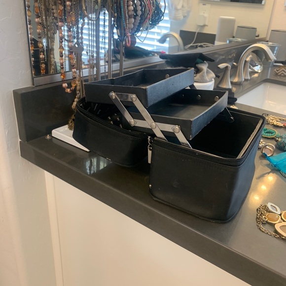 Awesome surprise jewelry box with 10 pieces - Picture 2 of 12